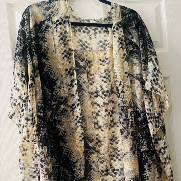 Evereve snakeskin chiffon high low kimono wrap, osfa, bnwt great for all seasons - Picture 2 of 6